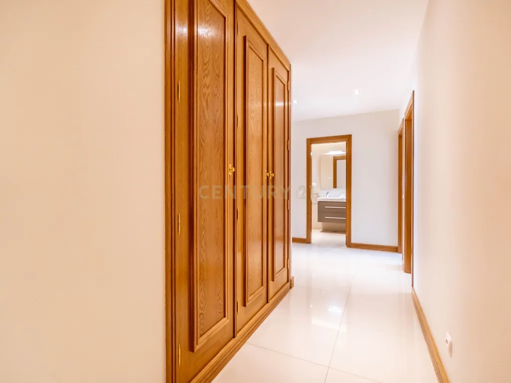 Apartamento T4 na Avenida 5 de Outubro - Faro - Image 22