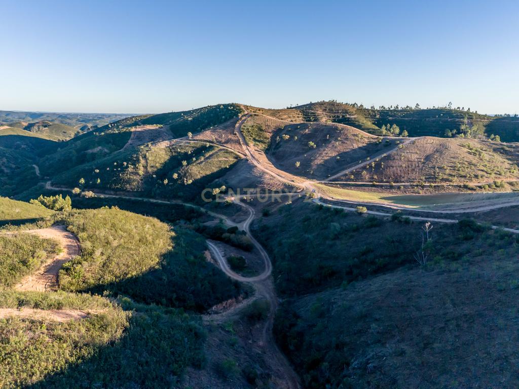 Terreno Rústico de 21 Hectares em Monchique - Image 13