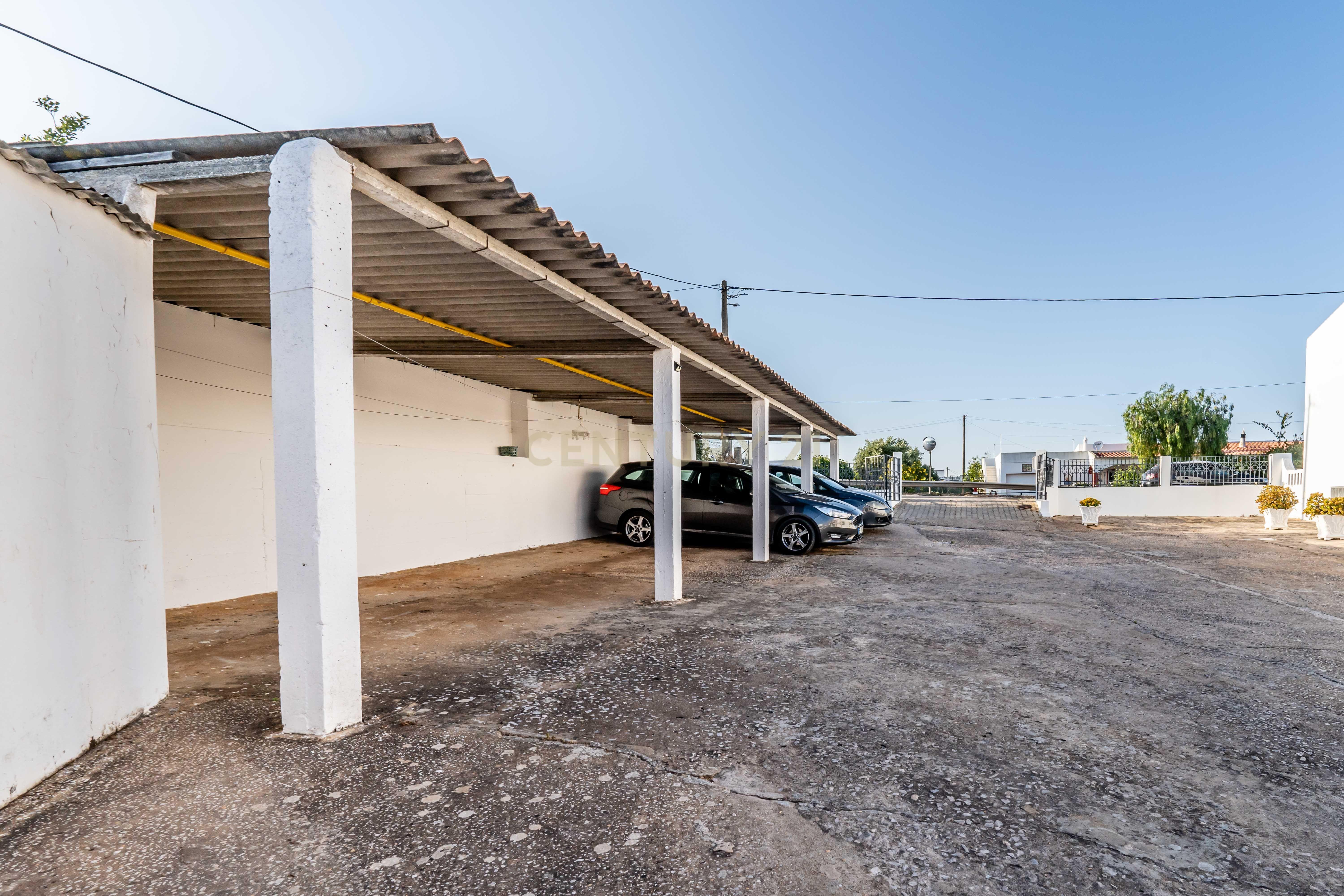 Moradia Bi-familiar com Terreno e Estacionamento Privado, Albufeira - Image 36