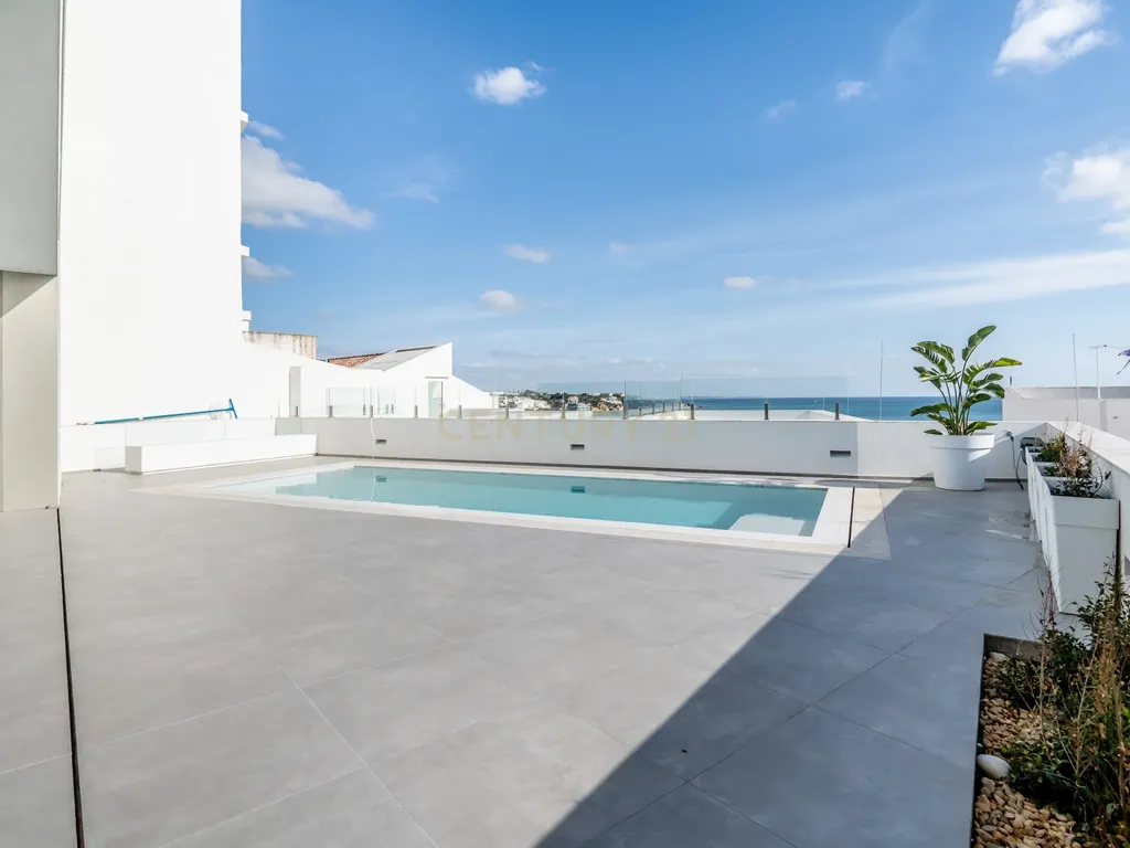 Moradia em Frente ao Mar com piscina, e grandes espaços exteriores. - Image 37