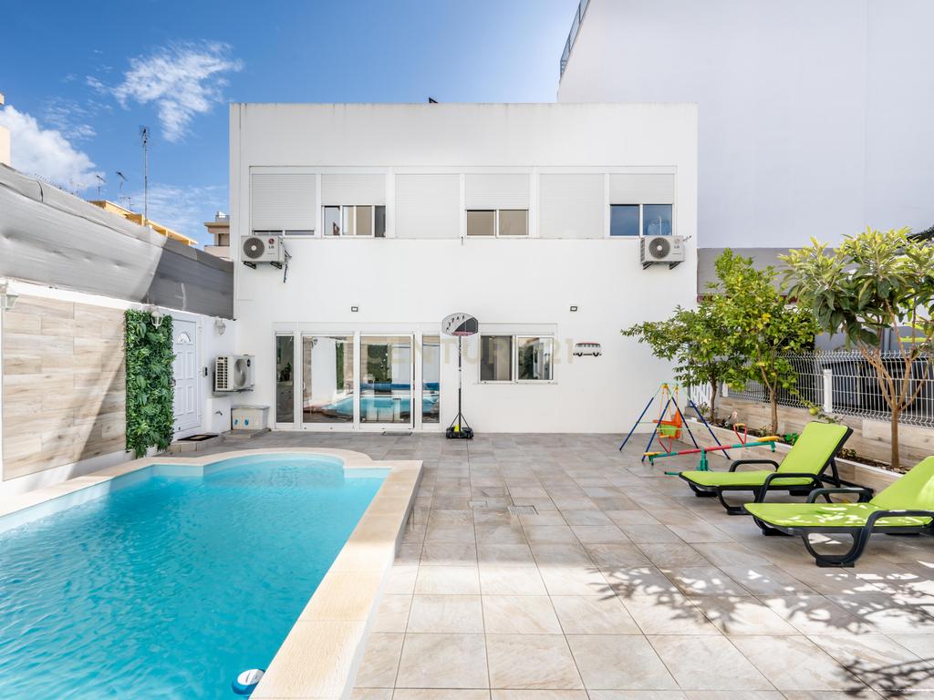 Moradia T6 com Piscina e 2 Anexos em Faro – Totalmente Renovada com Materiais de Alta Qualidade - Image 1