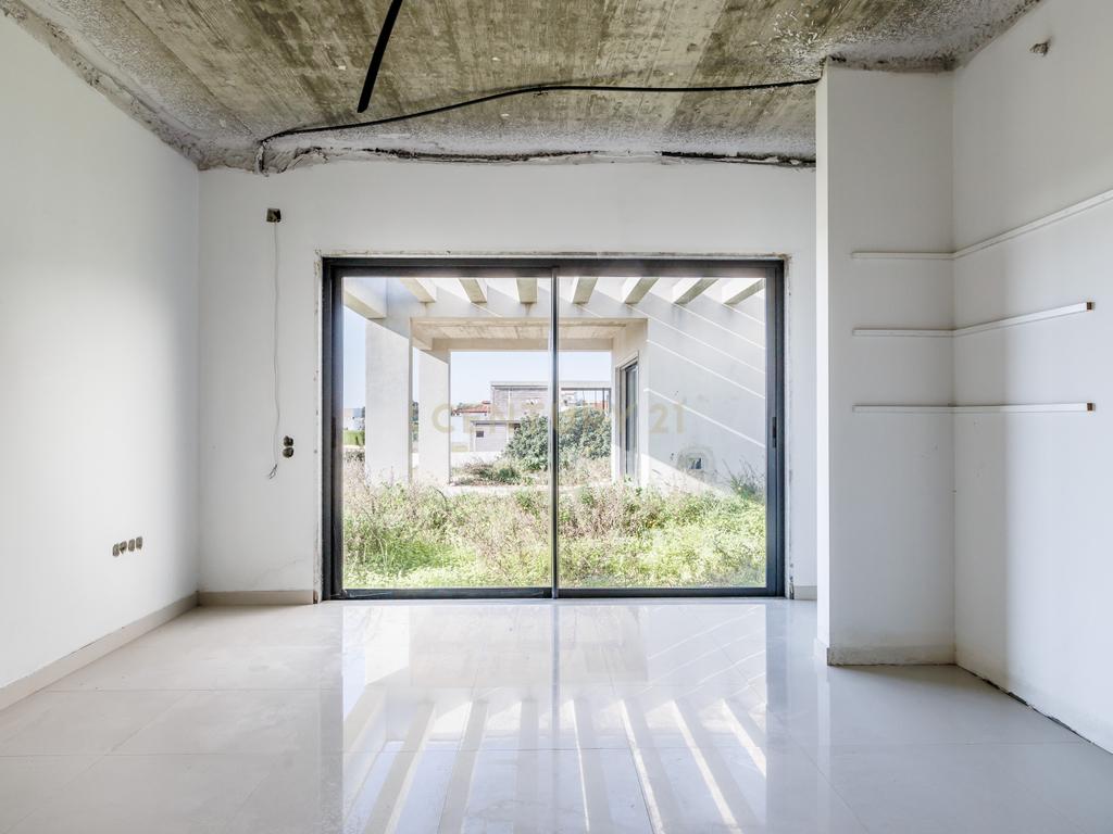 Terreno com moradia contemporânea para terminar - Urbanização Cerro Azul, Quelfes - Image 22