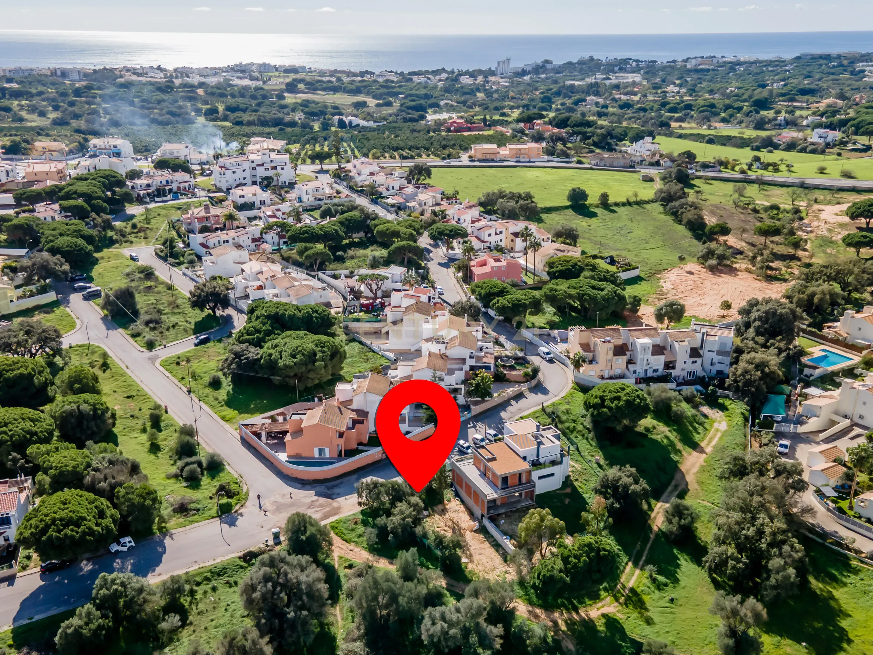 Lote de Terreno Urbano para Construção de Moradia T2, localizado em zona privilegiada e a 5 Km da praia - Image 2