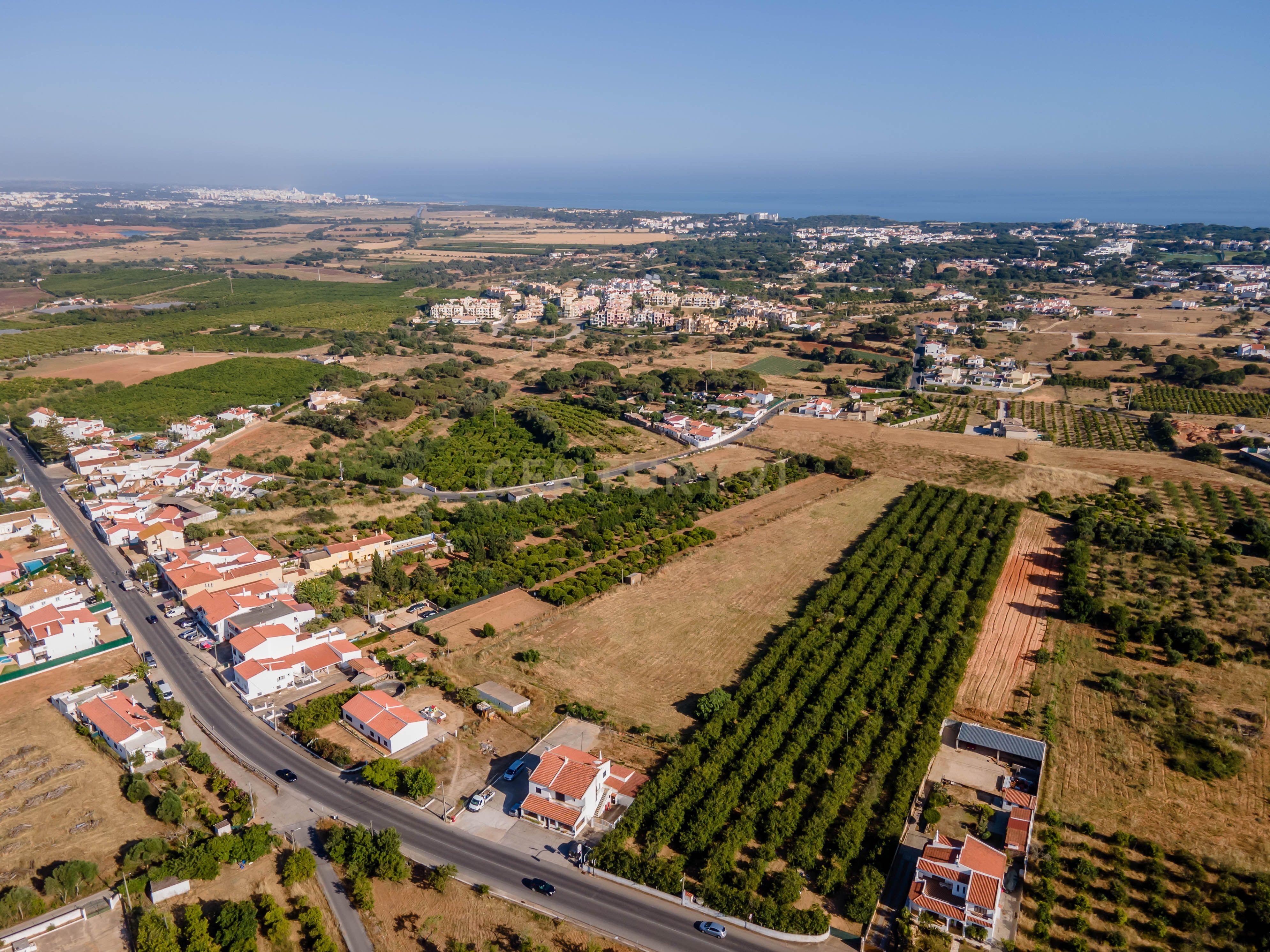 Moradia Bi-familiar com Terreno e Estacionamento Privado, Albufeira - Image 41