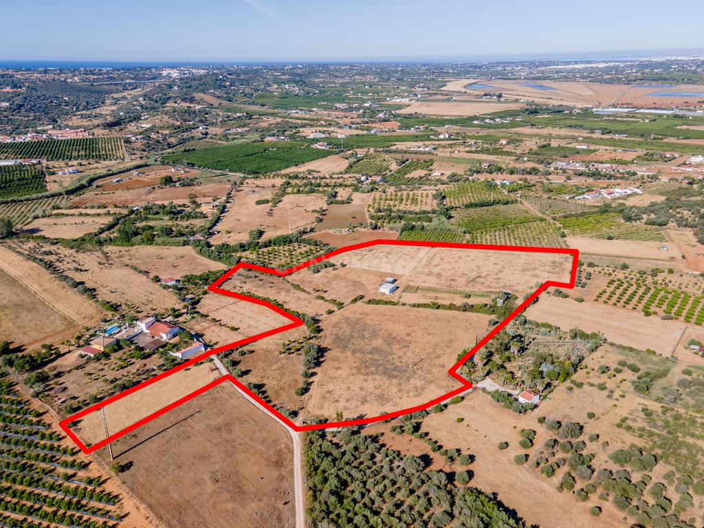 Terreno rústico 48.650m2 | água de barragem | Poço Barreto-Silves - Image 1