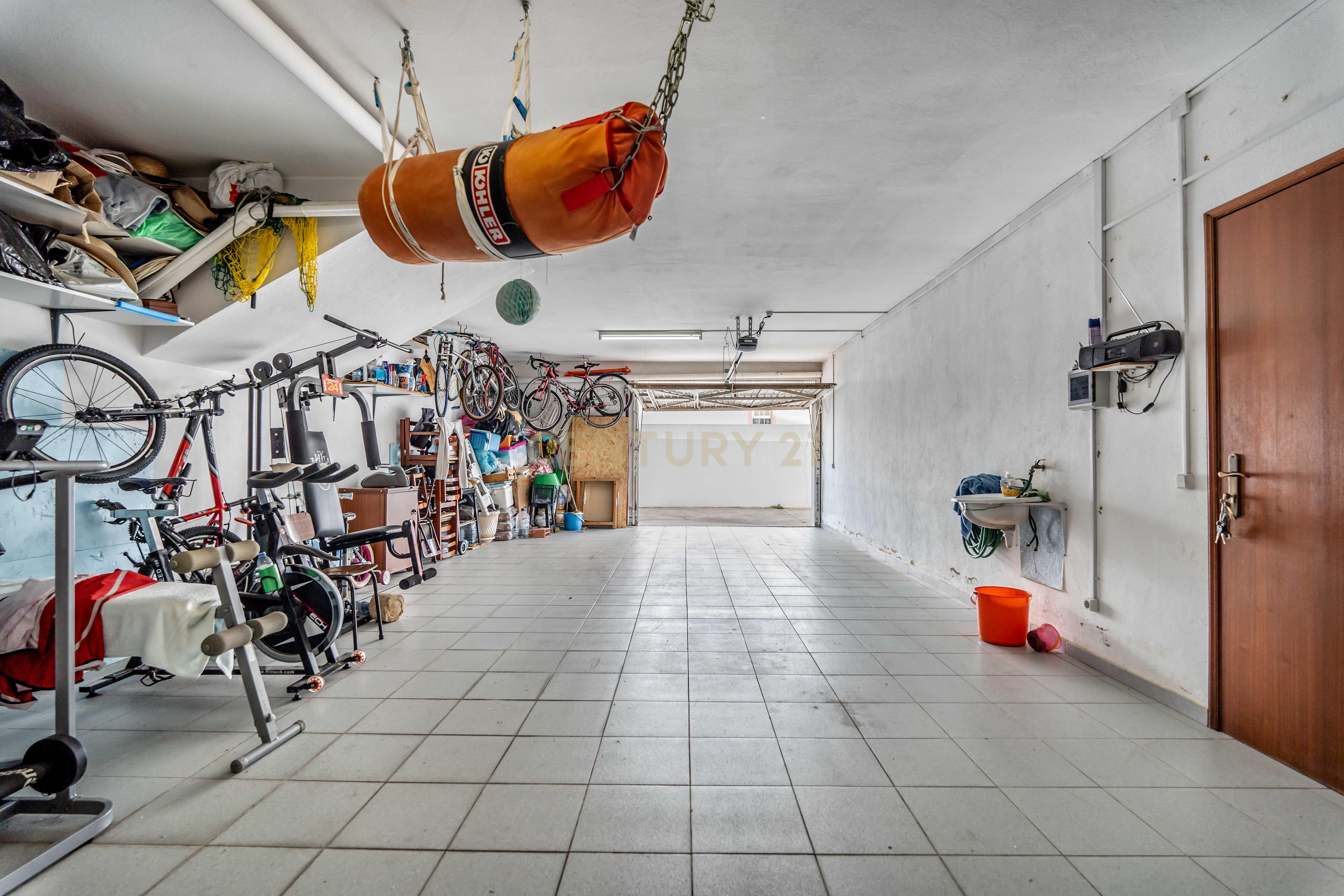 Apartamento T3 com áreas generosas, Garagem em Box, em Portimão - Image 28
