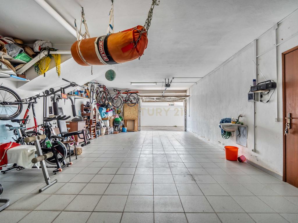 Apartamento T3 com áreas generosas, Garagem em Box, em Portimão - Image 28
