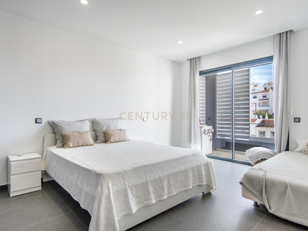 Viva o Melhor de Ferragudo num T3 de Luxo com Localização Privilegiada - Image 12