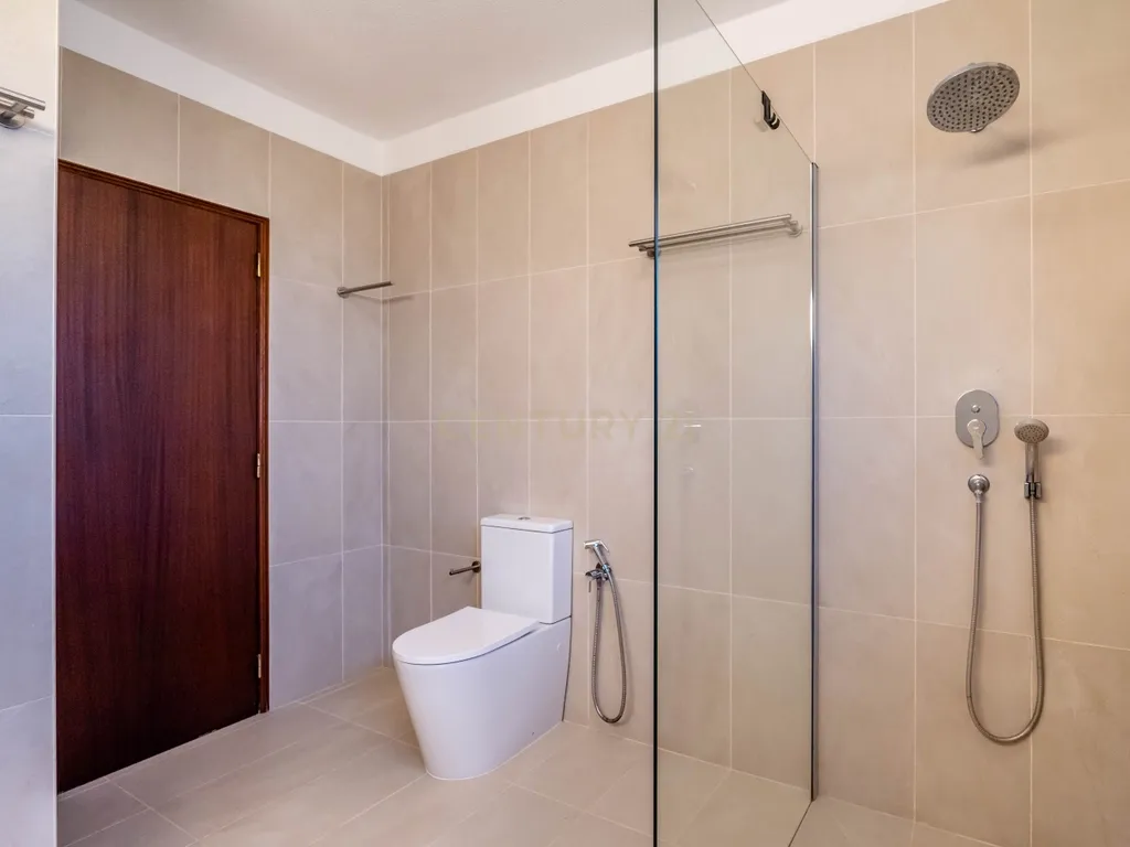 Oásis Privado com Grande Potencial Comercial em Lagoa (Algarve) - Image 41