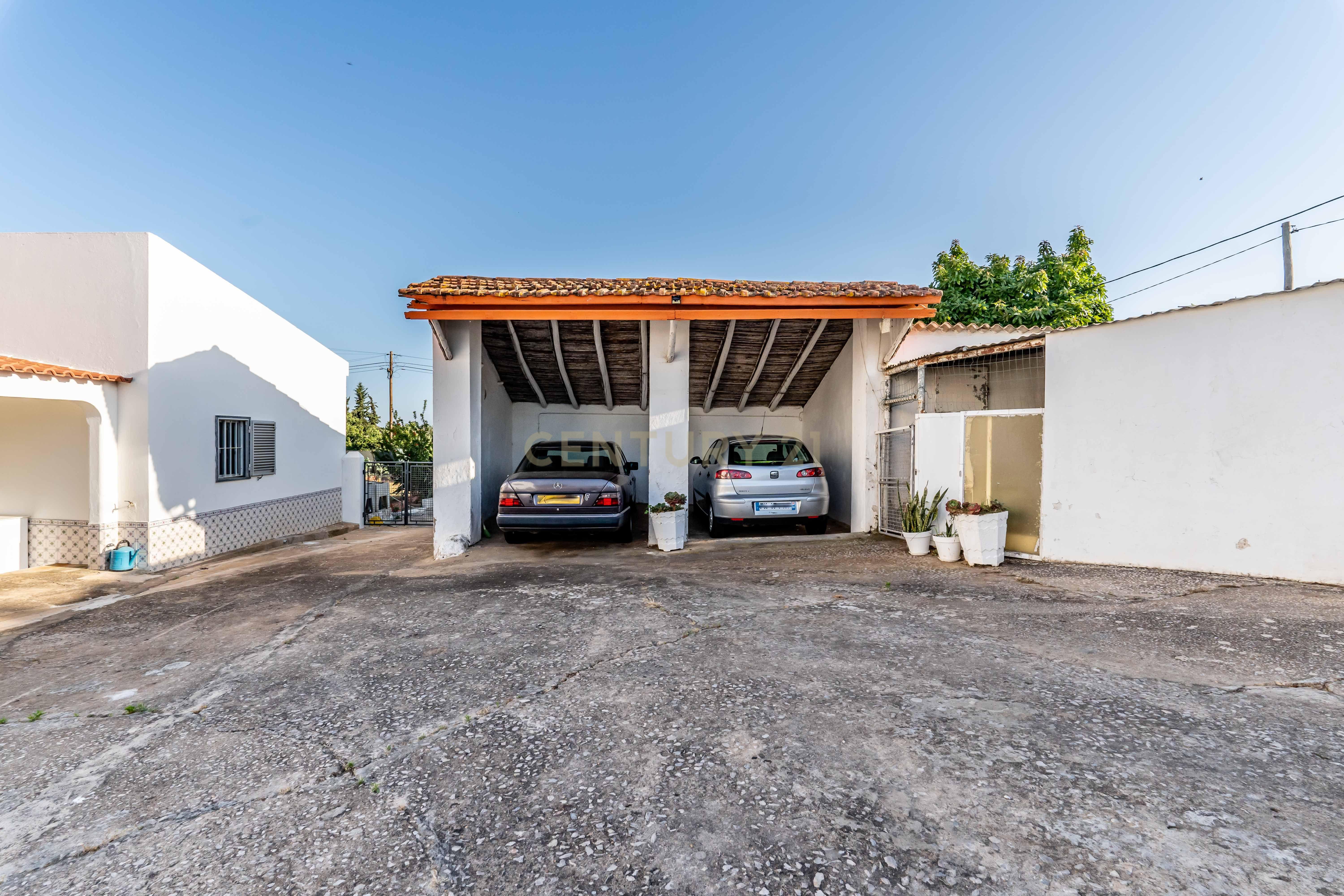 Moradia Bi-familiar com Terreno e Estacionamento Privado, Albufeira - Image 35
