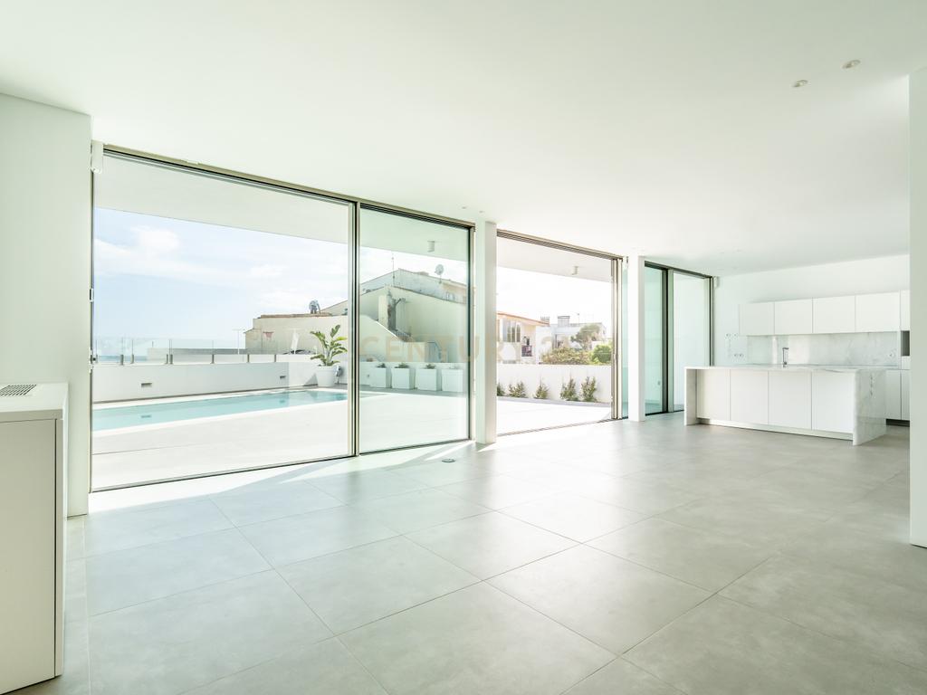 Moradia em Frente ao Mar com piscina, e grandes espaços exteriores. - Image 48