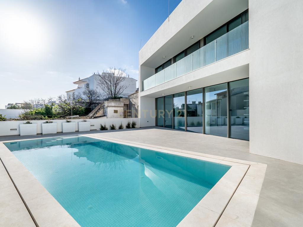 Moradia em Frente ao Mar com piscina, e grandes espaços exteriores. - Image 36
