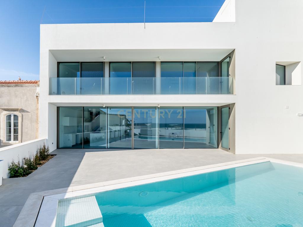Moradia em Frente ao Mar com piscina, e grandes espaços exteriores. - Image 38