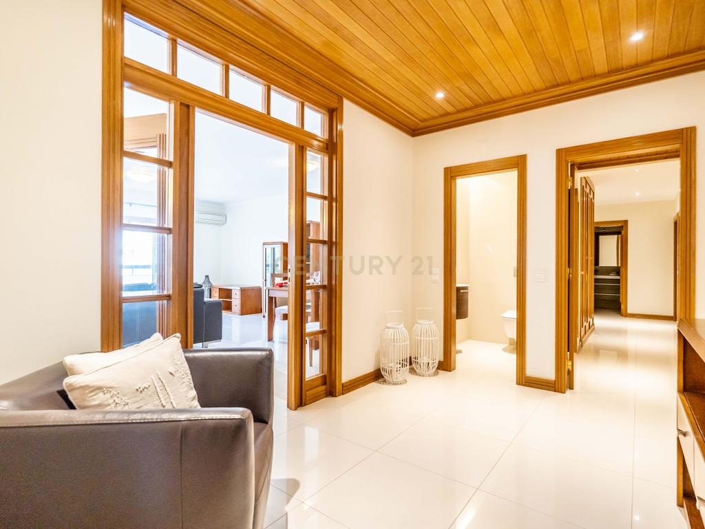 Apartamento T4 na Avenida 5 de Outubro - Faro - Image 2