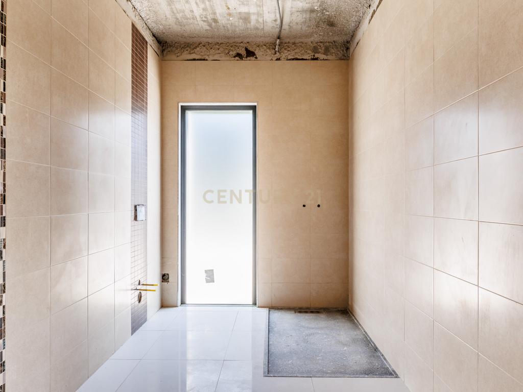 Terreno com moradia contemporânea para terminar - Urbanização Cerro Azul, Quelfes - Image 24