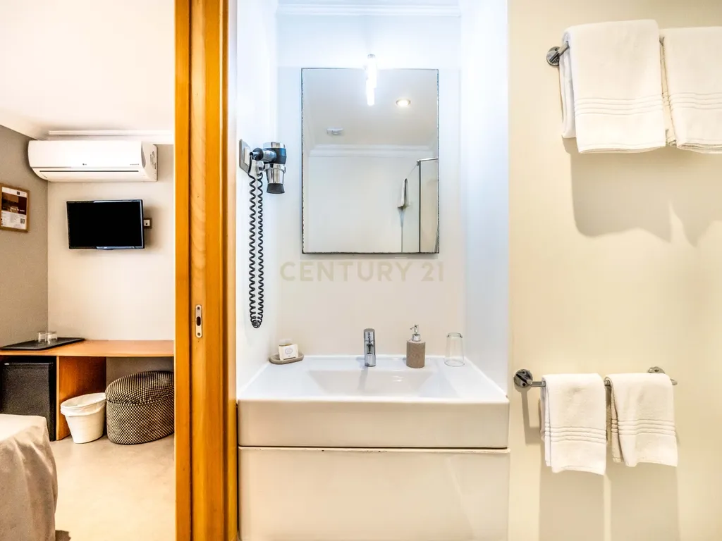 Guesthouse em Pleno Funcionamento no Coração de Portimão - Image 15