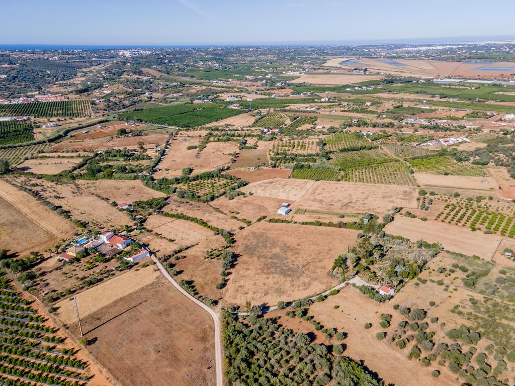 Terreno rústico 48.650m2 | água de barragem | Poço Barreto-Silves - Image 4