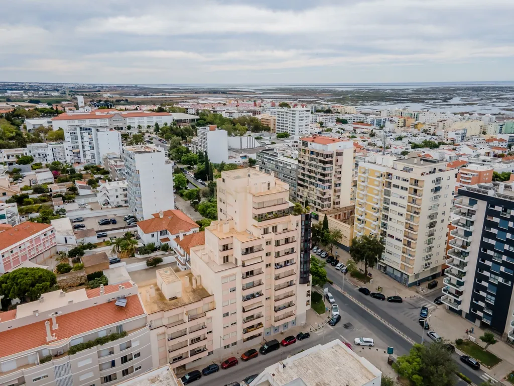 Apartamento T4 na Avenida 5 de Outubro - Faro - Image 47
