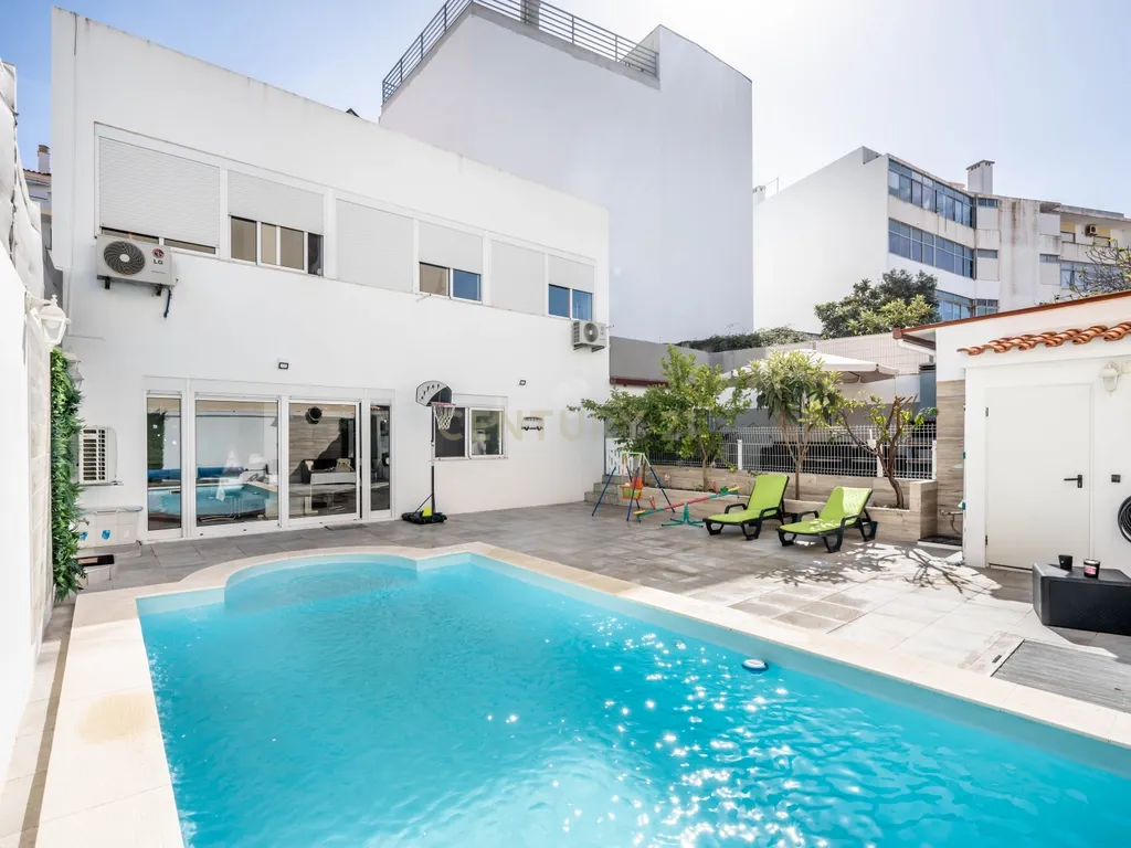 Moradia T6 com Piscina e 2 Anexos em Faro – Totalmente Renovada com Materiais de Alta Qualidade - Image 12