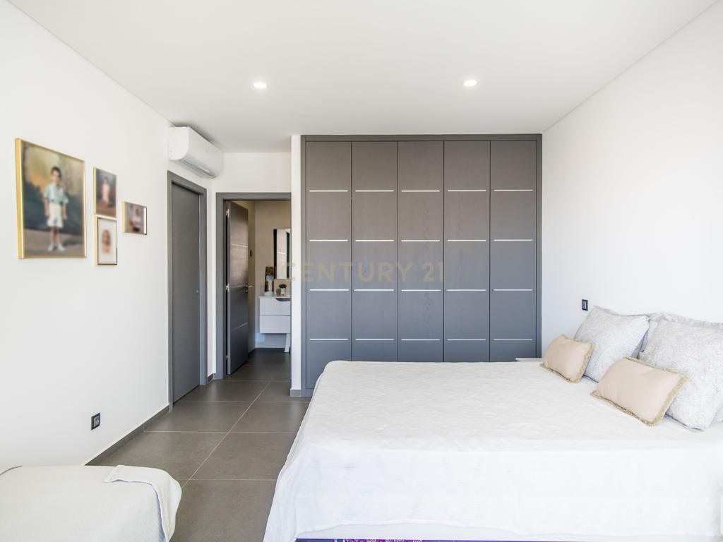 Viva o Melhor de Ferragudo num T3 de Luxo com Localização Privilegiada - Image 13