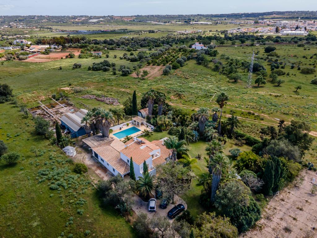 Oásis Privado com Grande Potencial Comercial em Lagoa (Algarve)   - Image 17