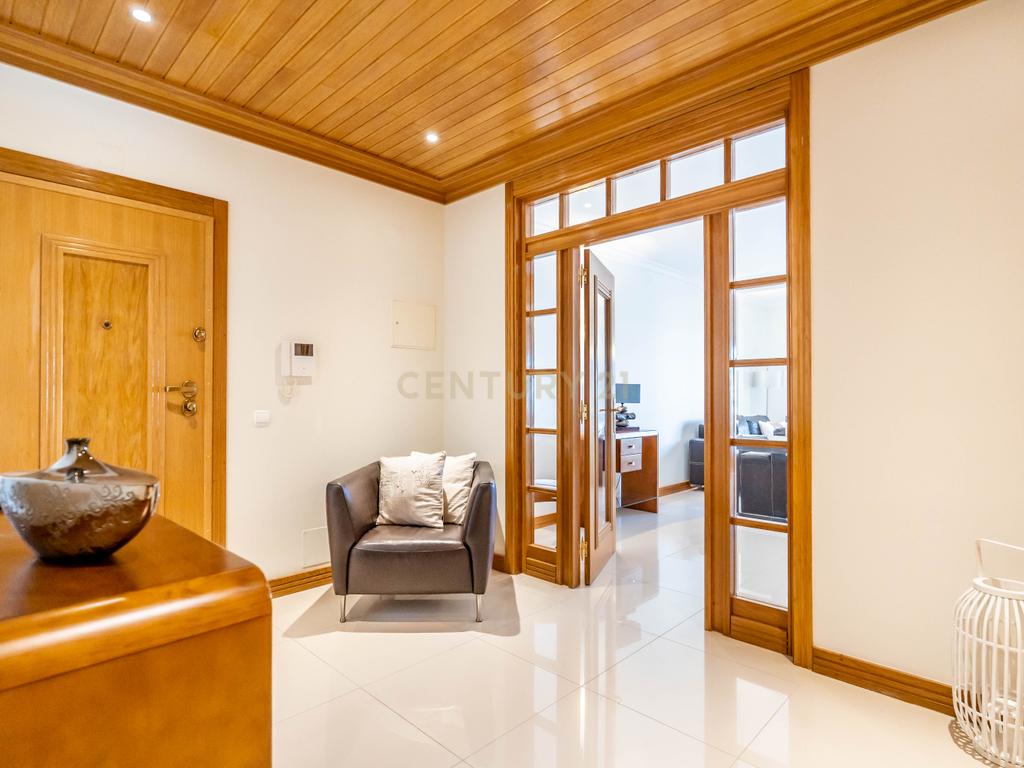 Apartamento T4 na Avenida 5 de Outubro - Faro - Image 7