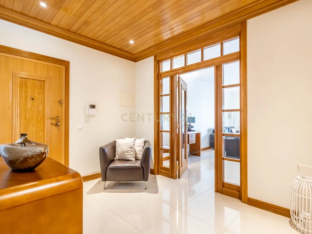 Apartamento T4 na Avenida 5 de Outubro - Faro - Image 7