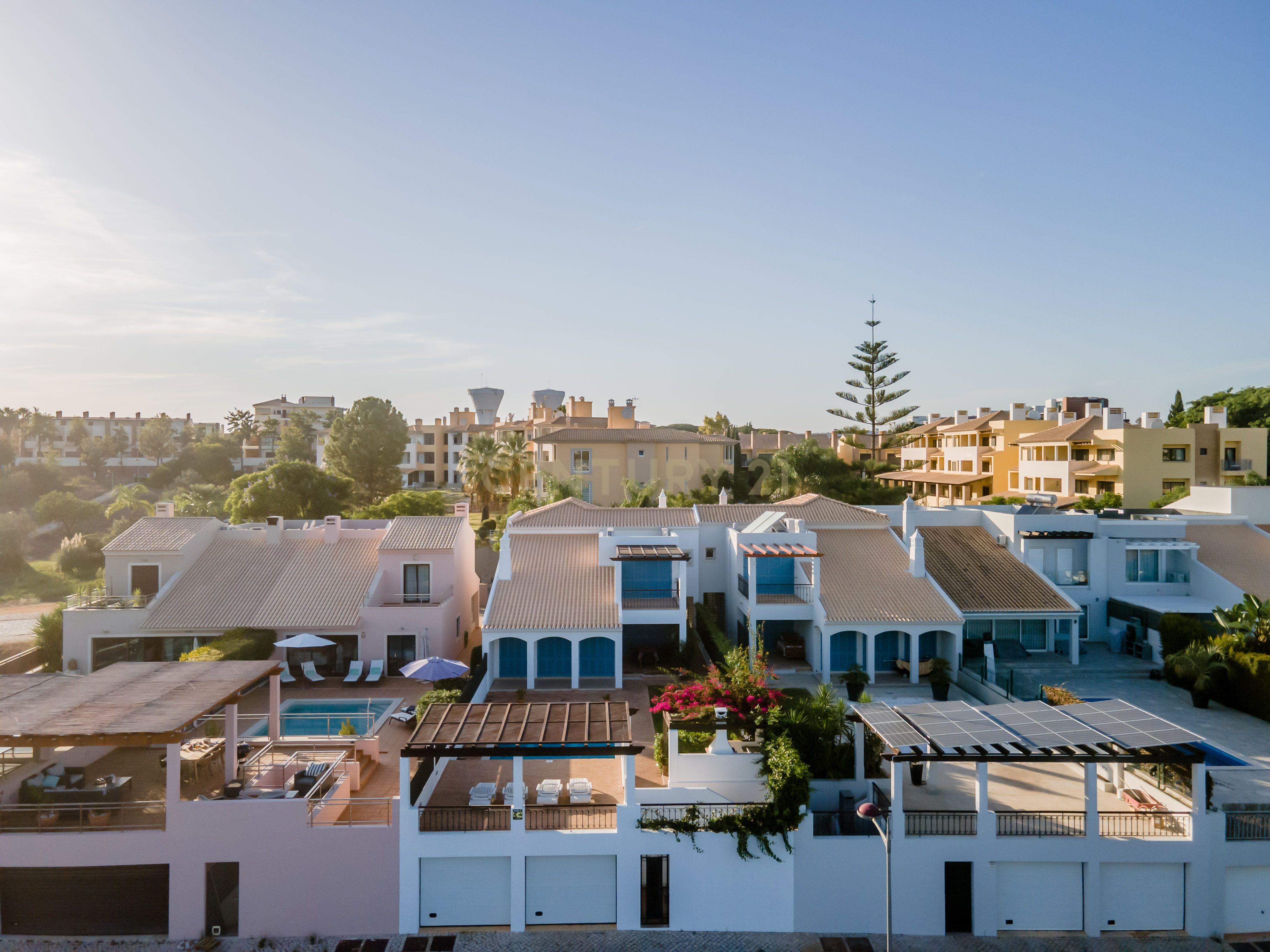 Deslumbrante Moradia T5 em Vilamoura com uma área total de 265m2 - Image 52