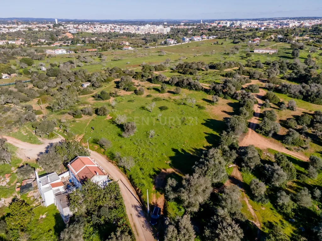 TERRENO COM RUÍNA COM VISTAS ESPETACULARES NOS MONTES DE ALVOR! - Image 2