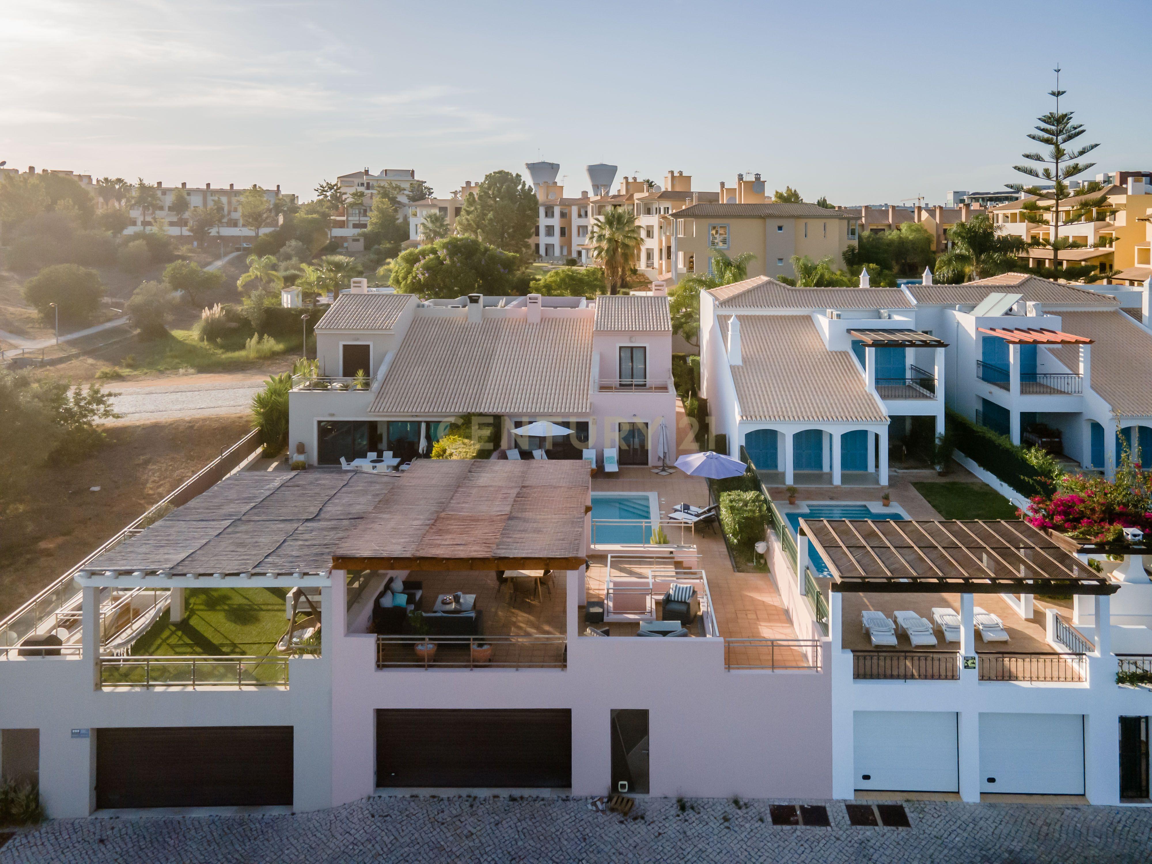 Deslumbrante Moradia T5 em Vilamoura com uma área total de 265m2 - Image 60