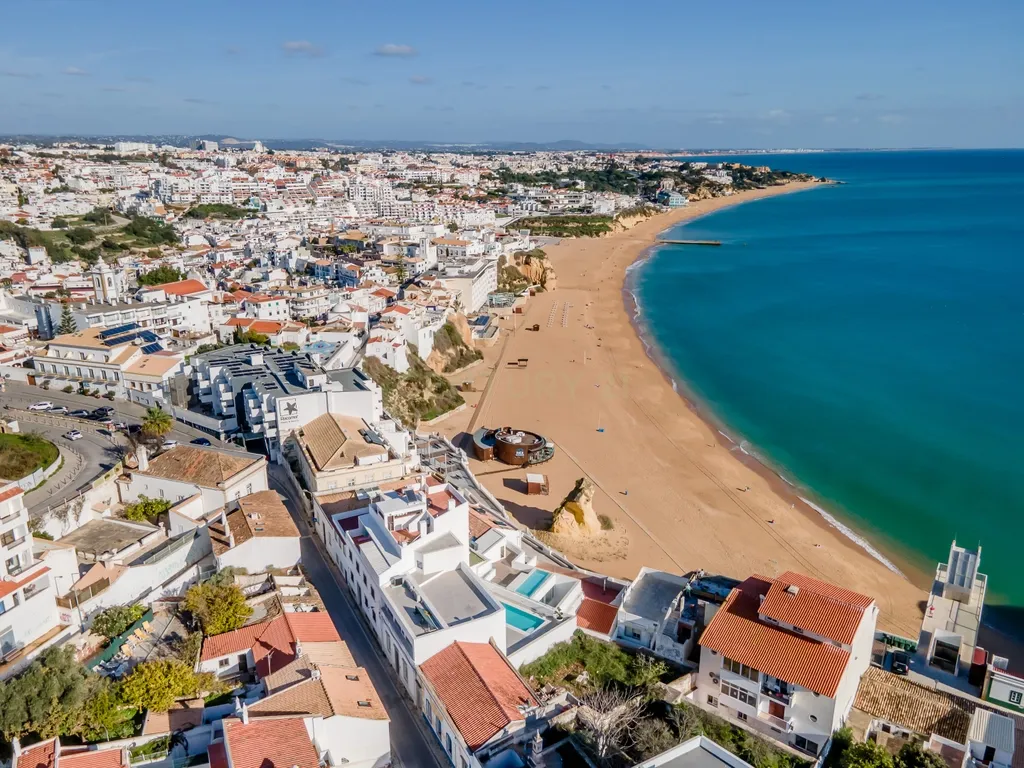 Moradia em primeira linha Mar com piscina no Terraço. Com uma Vista única! - Image 5