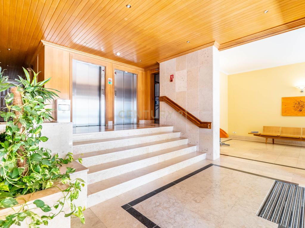 Apartamento T4 na Avenida 5 de Outubro - Faro - Image 33