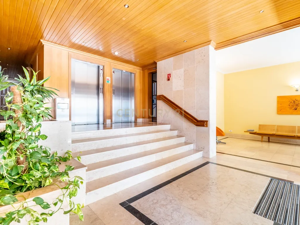 Apartamento T4 na Avenida 5 de Outubro - Faro - Image 33