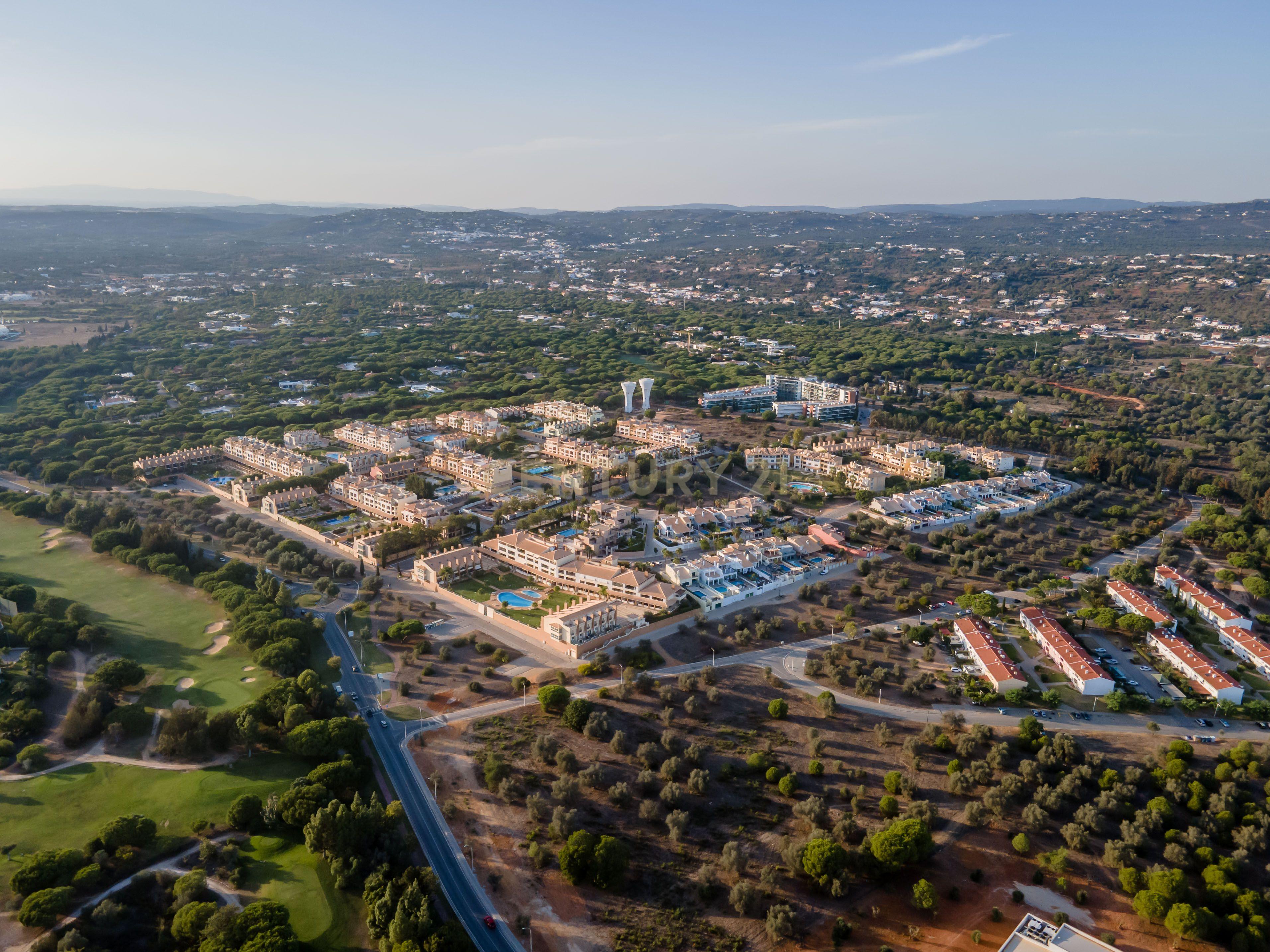 Deslumbrante Moradia T5 em Vilamoura com uma área total de 265m2 - Image 56