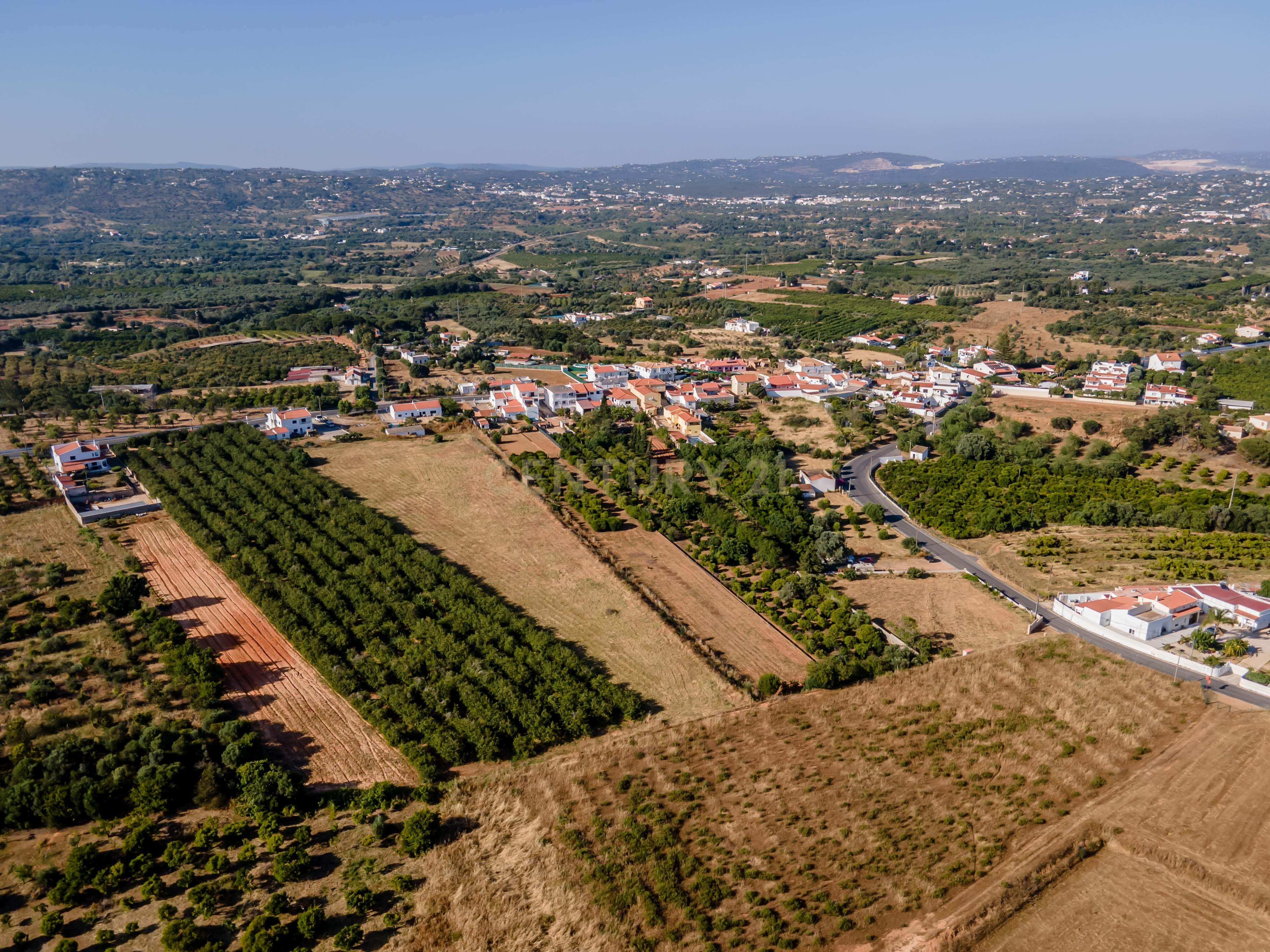 Moradia Bi-familiar com Terreno e Estacionamento Privado, Albufeira - Image 42