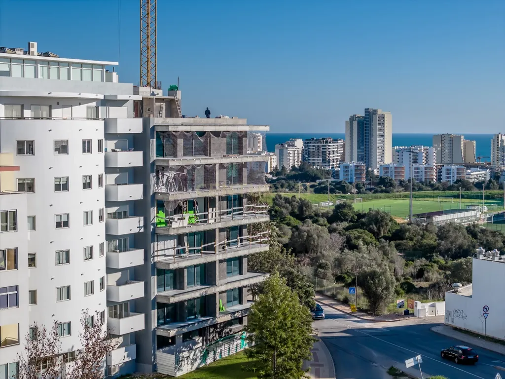 🏡 DOMUS LUX RESIDENCE – A ELEGÂNCIA DE VIVER EM PORTIMÃO (T2 5º Drt.) - Image 2
