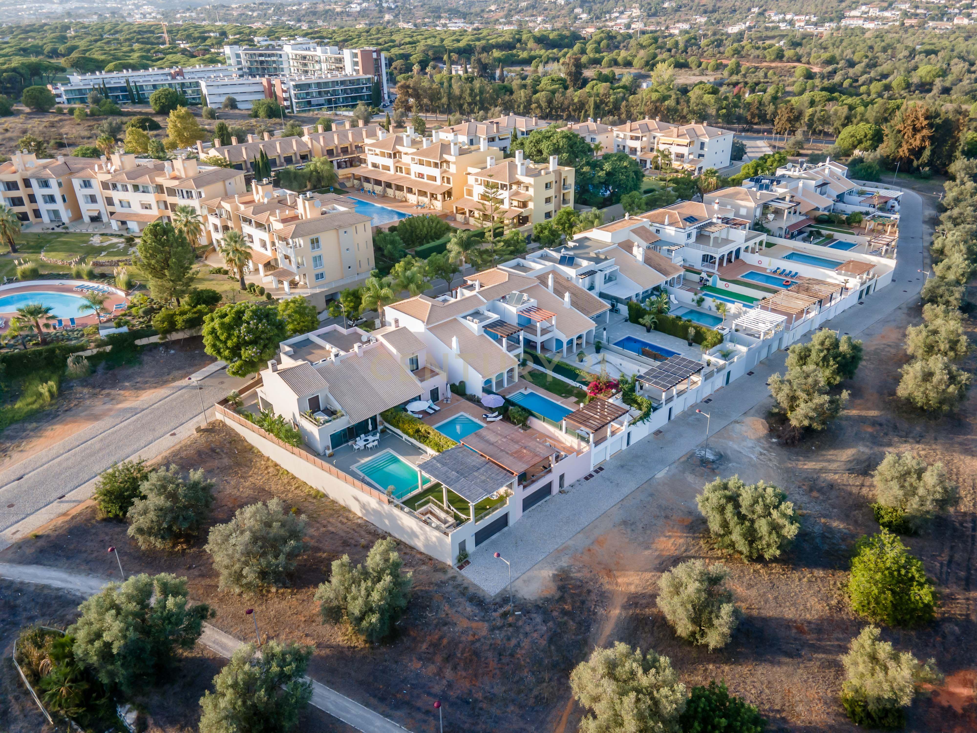 Deslumbrante Moradia T5 em Vilamoura com uma área total de 265m2 - Image 57
