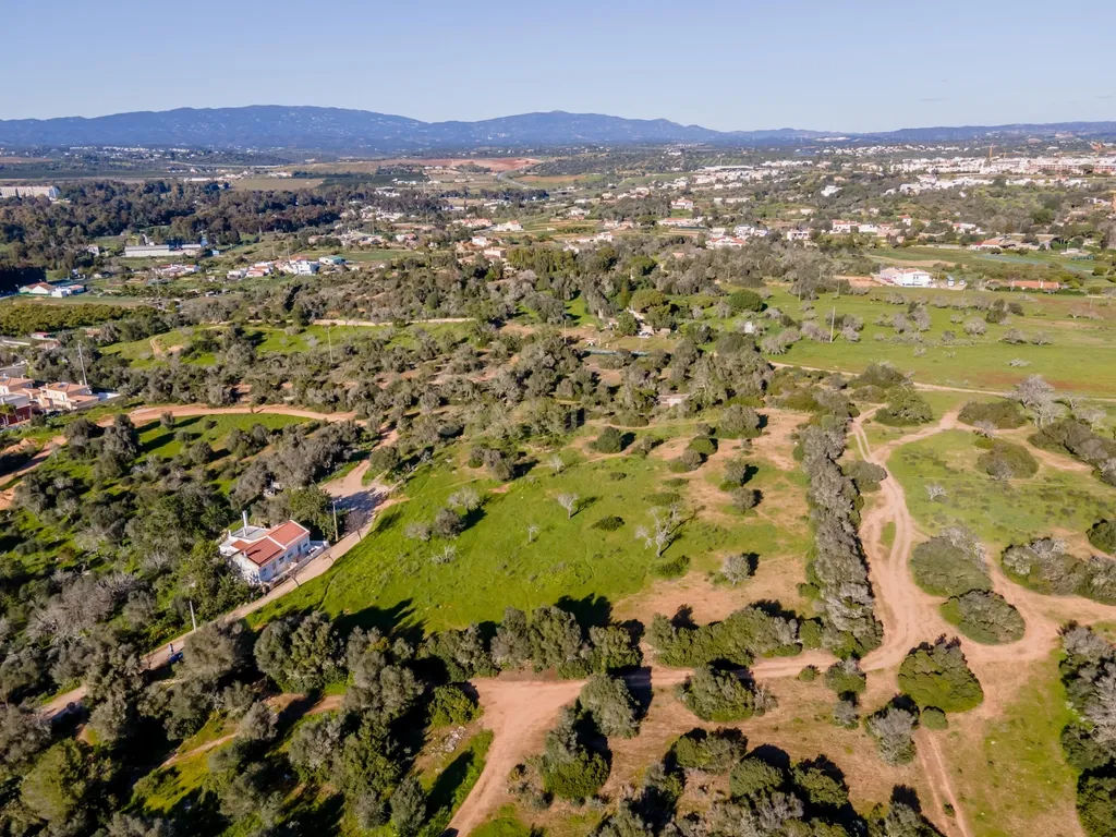 TERRENO COM RUÍNA COM VISTAS ESPETACULARES NOS MONTES DE ALVOR! - Image 12