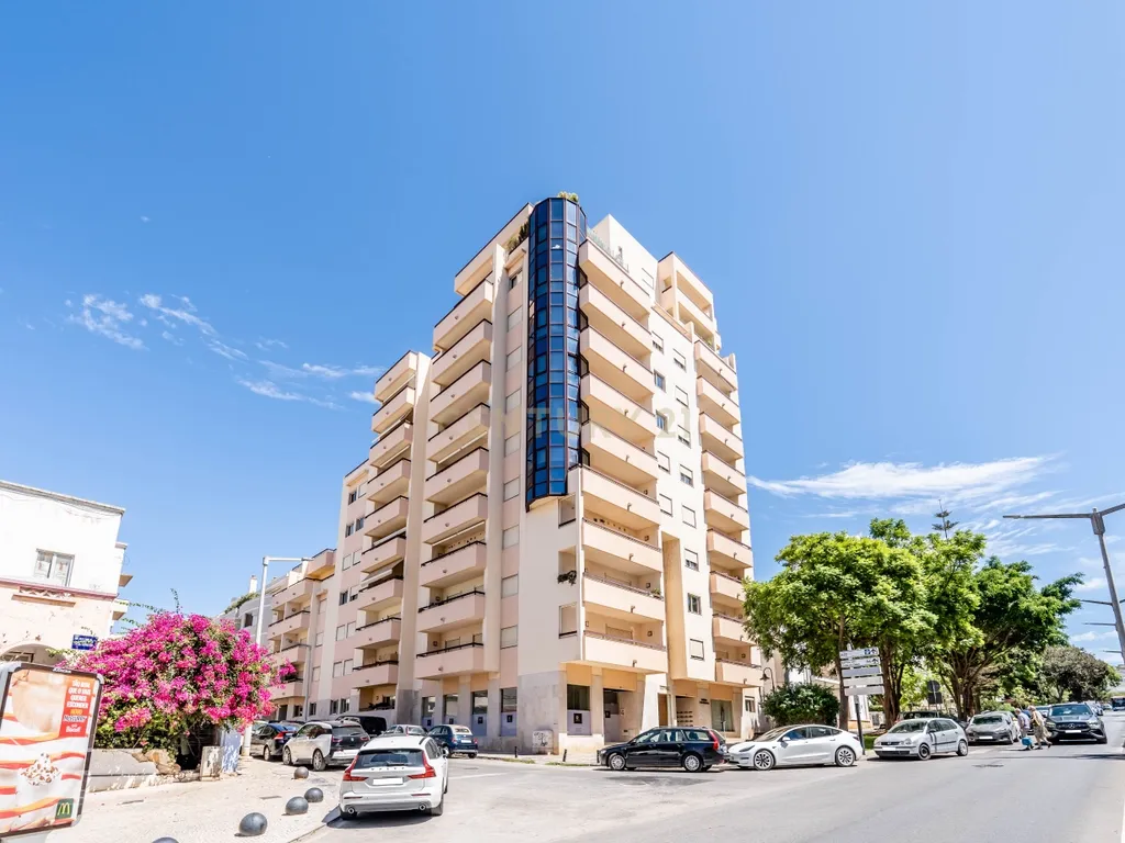 Apartamento T4 na Avenida 5 de Outubro - Faro - Image 1