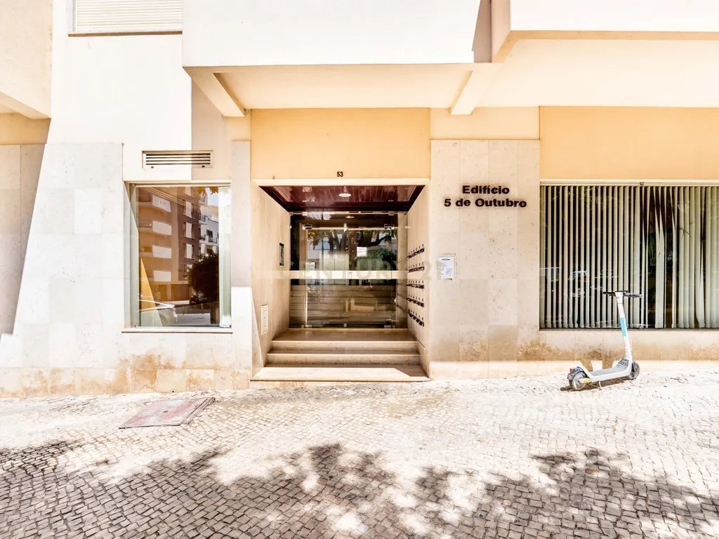 Apartamento T4 na Avenida 5 de Outubro - Faro - Image 44