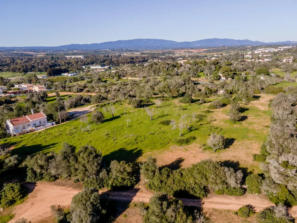 TERRENO COM RUÍNA COM VISTAS ESPETACULARES NOS MONTES DE ALVOR! - Image 11