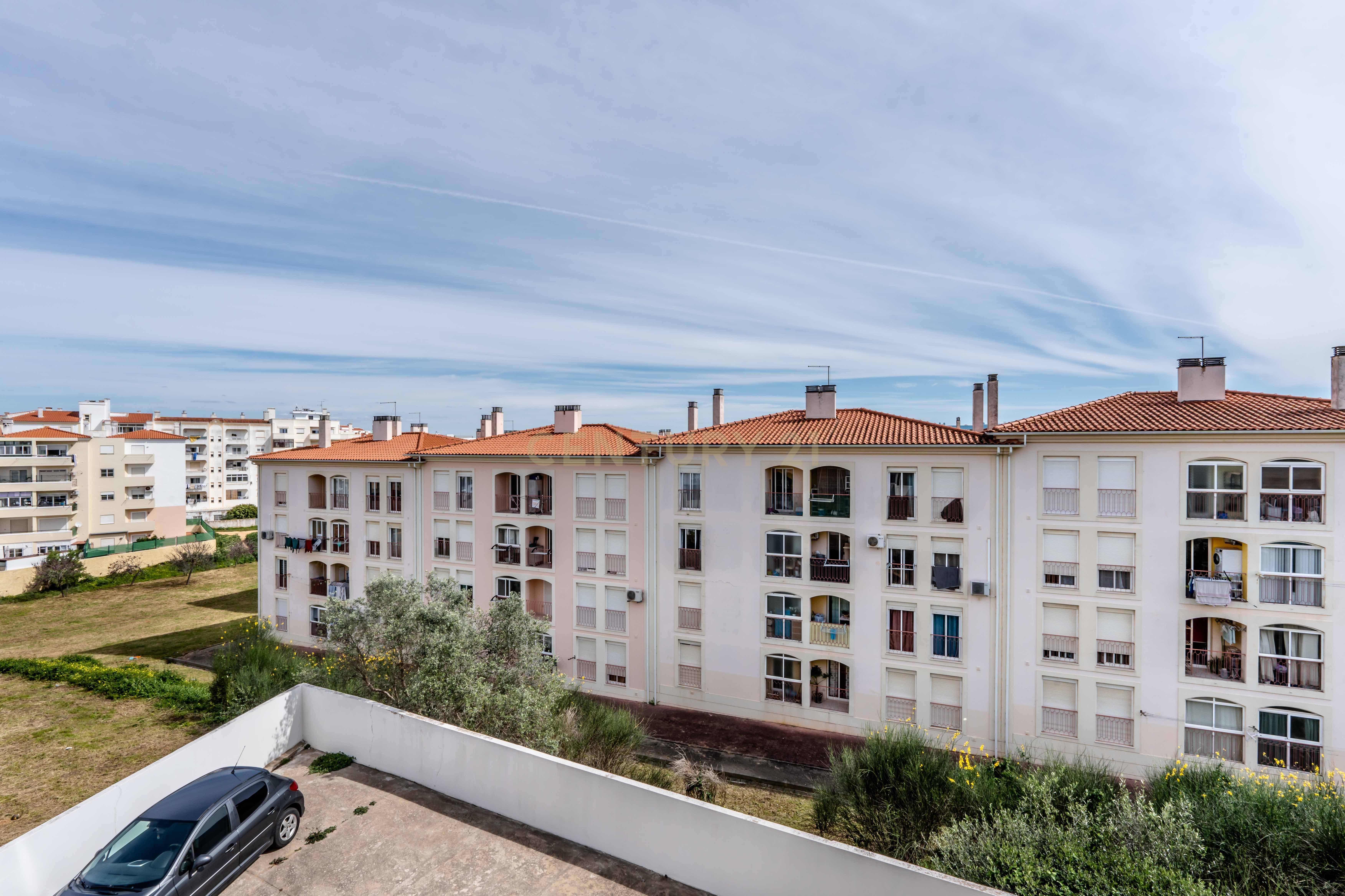 Apartamento T3 com áreas generosas, Garagem em Box, em Portimão - Image 12