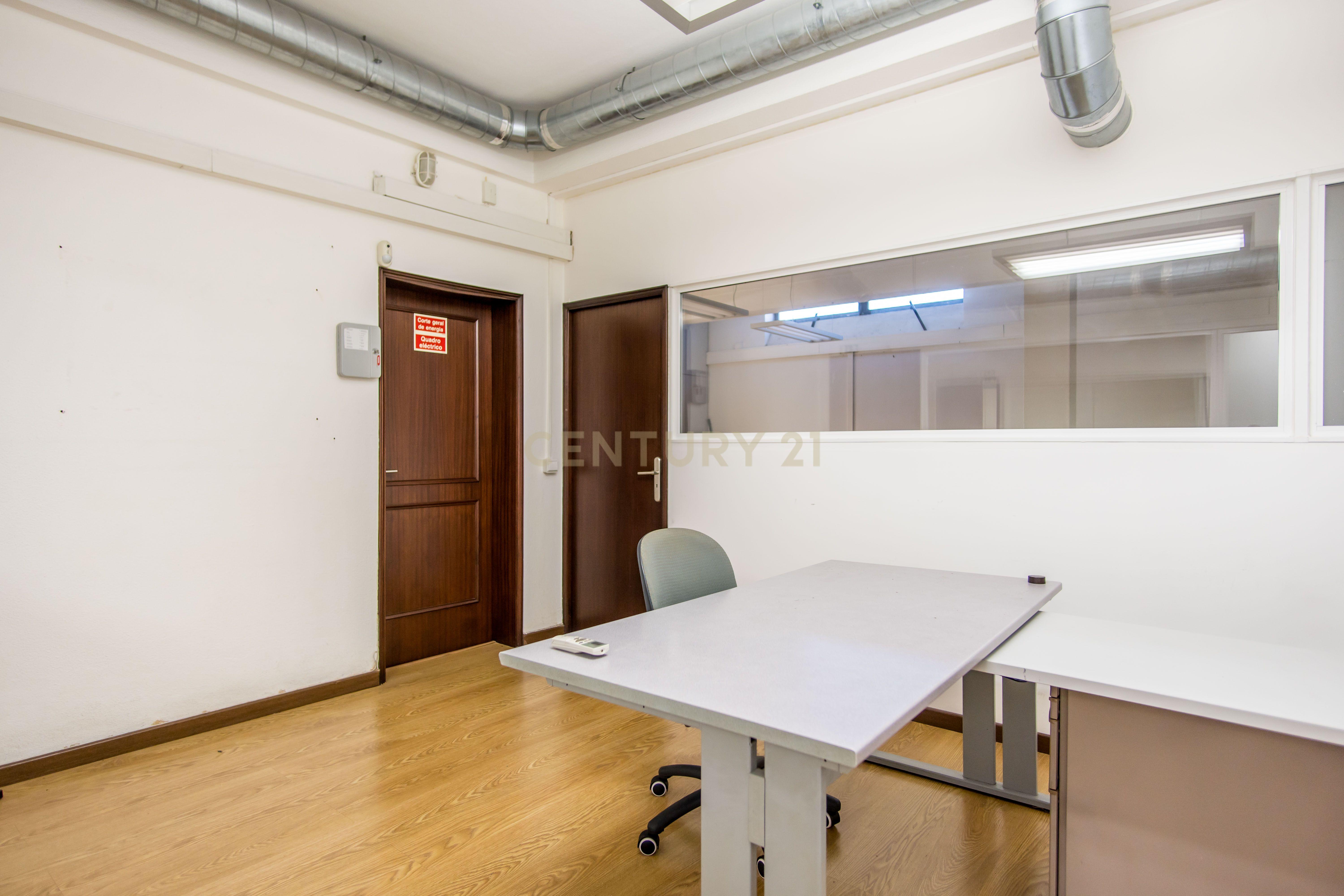 ESPAÇO COMERCIAL COM 280M2 NO CENTRO DE ALMANCIL - Image 11