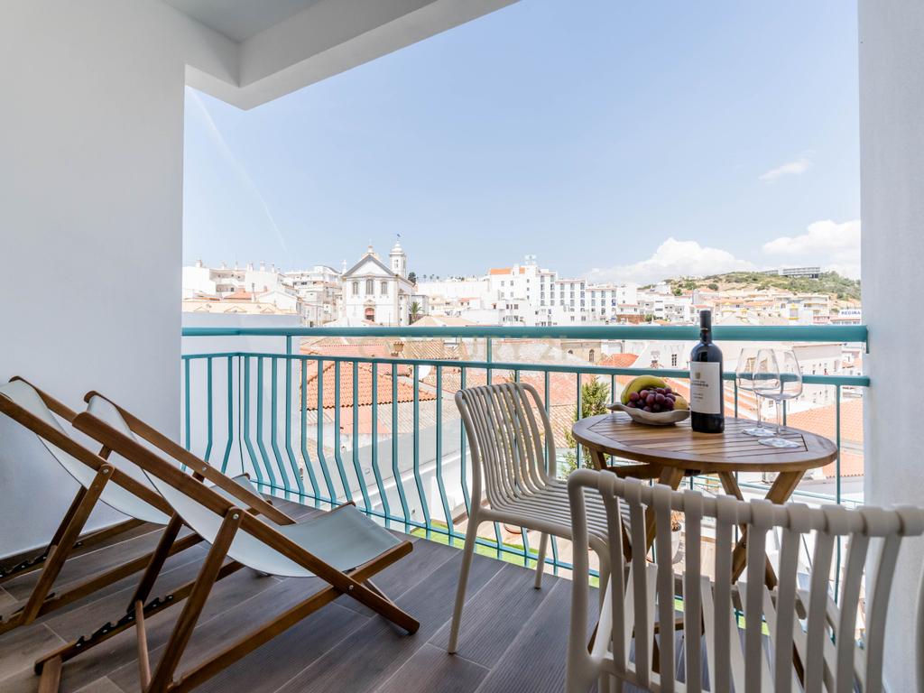 Apartamento T1 Renovado no Centro Histórico de Albufeira, a 100 metros da Praia - Image 1
