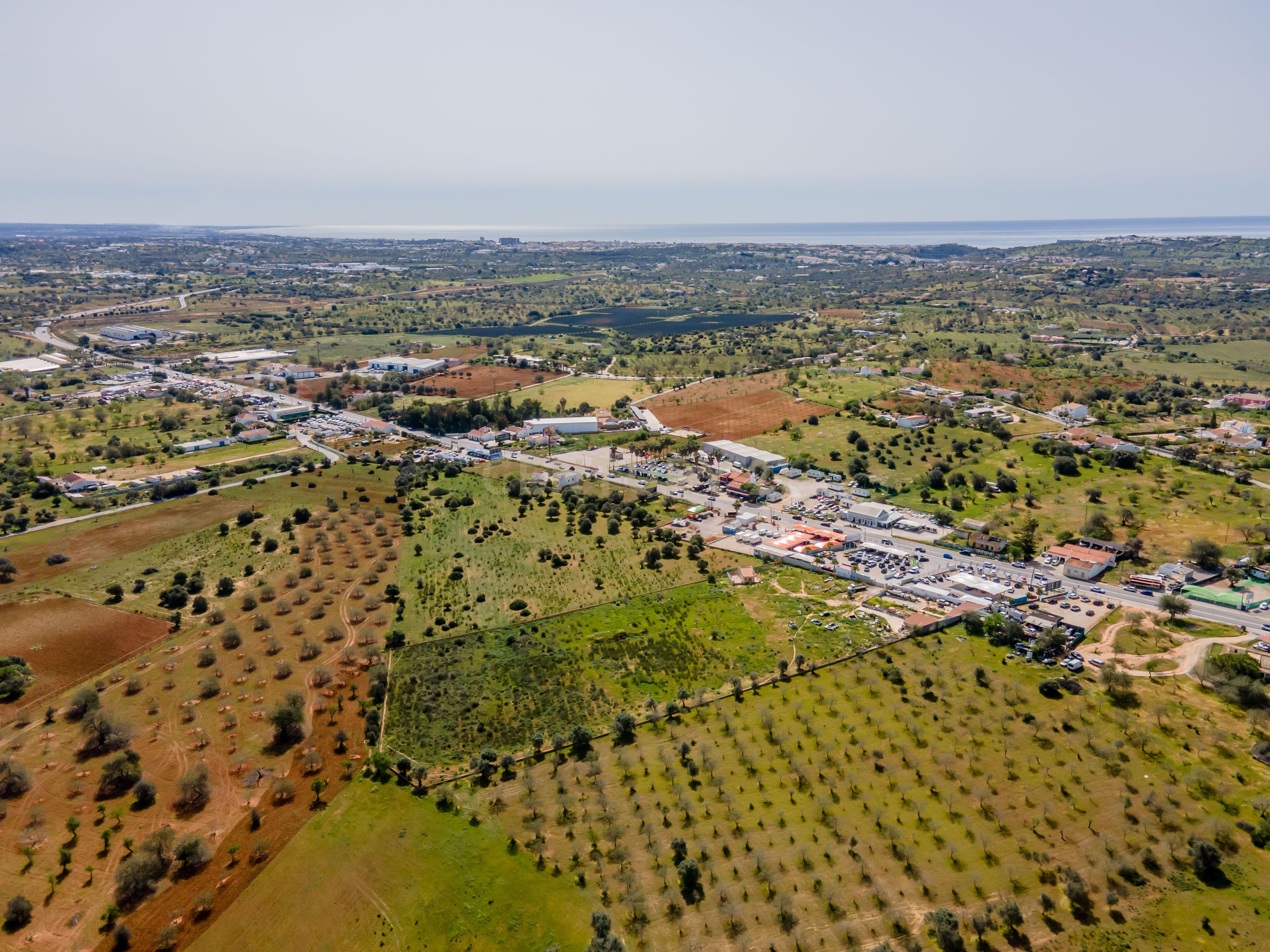 Terreno com acesso directo à Estrada Nacional 125 (EN 125), terreno de 17.720 m² 2 minutos do Algarve shopping - Image 7