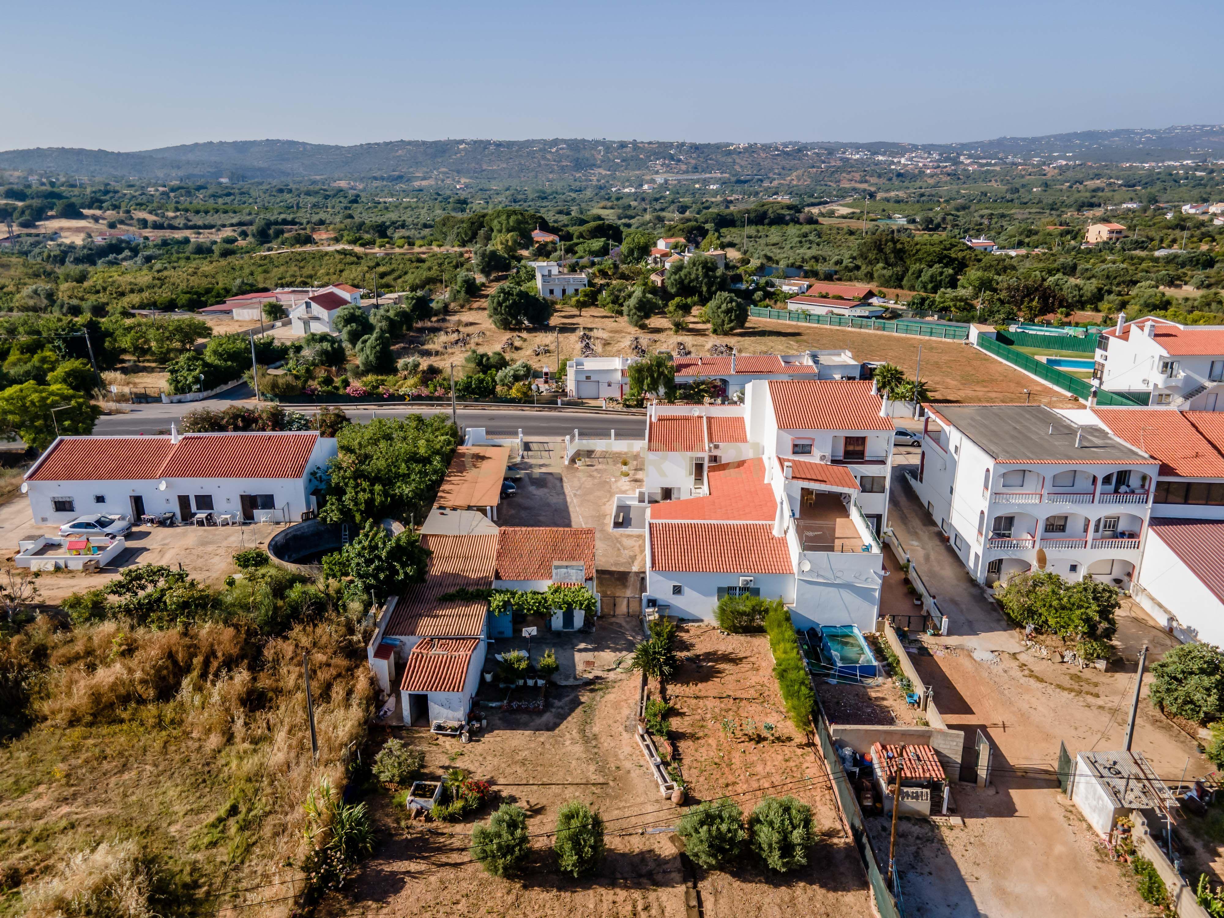 Moradia Bi-familiar com Terreno e Estacionamento Privado, Albufeira - Image 3