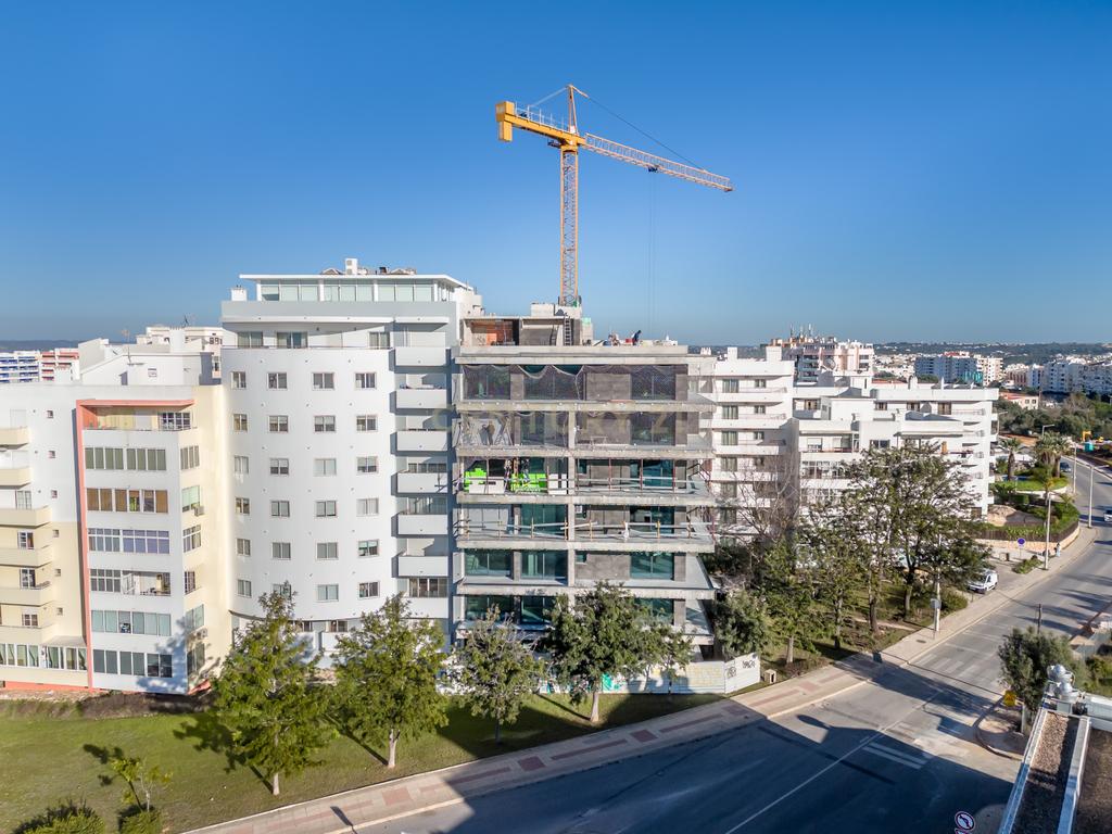 🏡 DOMUS LUX RESIDENCE – A ELEGÂNCIA DE VIVER EM PORTIMÃO (T2 5º Drt.) - Image 3