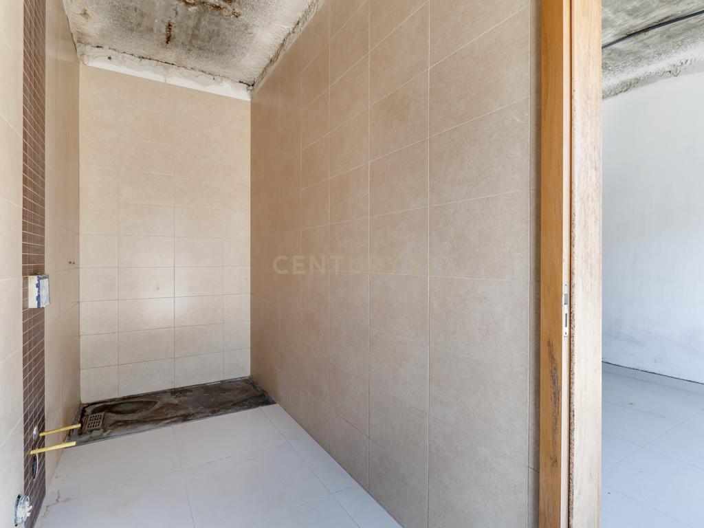 Terreno com moradia contemporânea para terminar - Urbanização Cerro Azul, Quelfes - Image 15