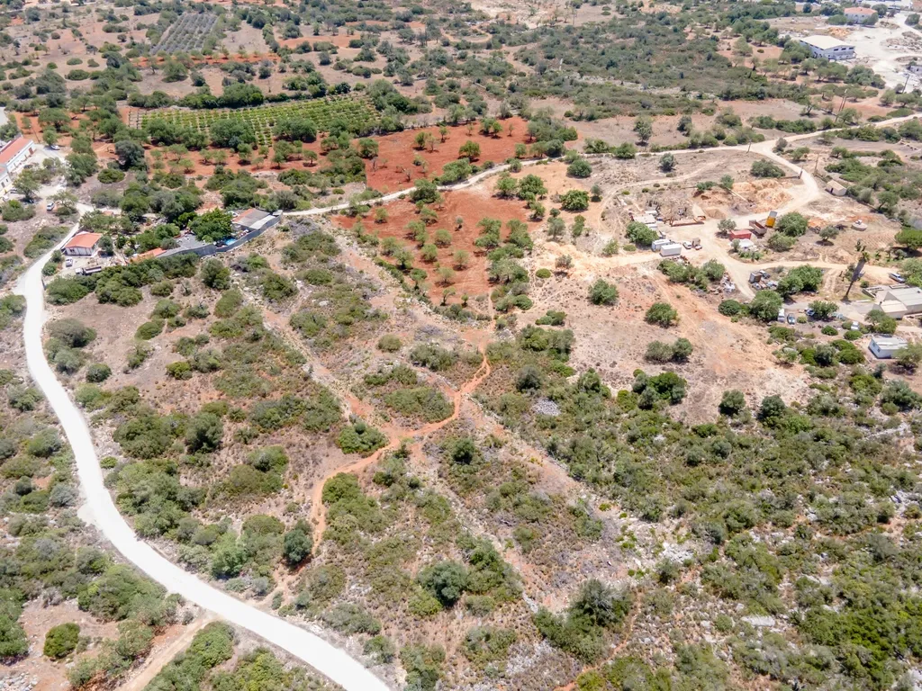 Terreno situado em zona industrial - Image 12