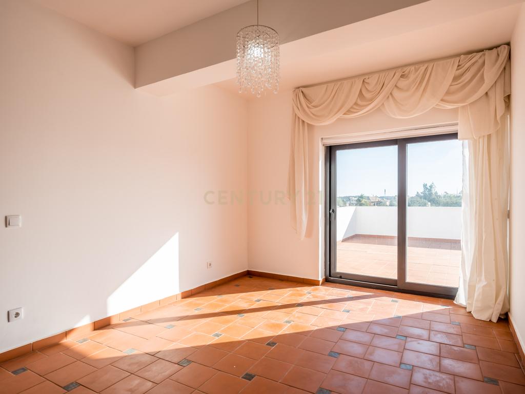 Moradia T4 com Piscina no Monte Canelas, Portimão - Image 32